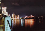 nächtliche Skyline von Brisbane