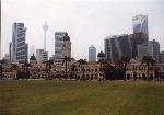 Skyline von Kuala Lumpur (Malaysia) mit dem Sultan Abdul Samad Gebäude im Vordergrund
